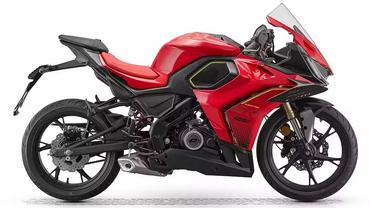 QJMotor SRK 125 RS: versenymotoros szárnyak egy A1-es gépen